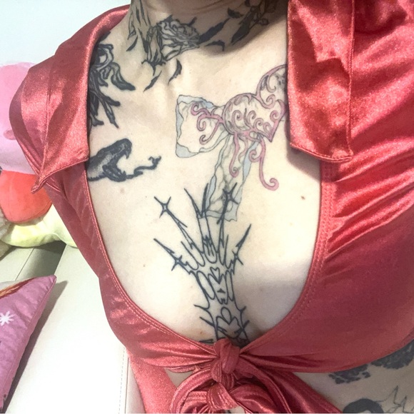 Red satin corset top with adjustable front ties - Picture 3 of 7